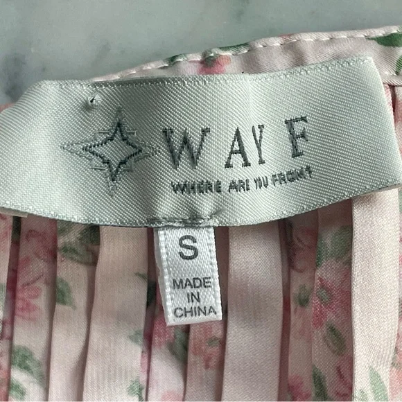 Wayf Floral Halter Top, accordion pleats, tie around neck,pink camellias, S, EUC - Picture 8 of 11
